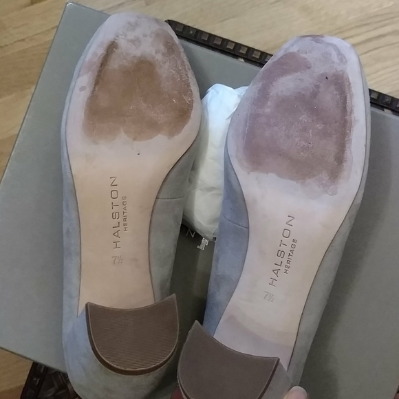 New Beautiful Halston gray suede heels - Picture 9 of 10